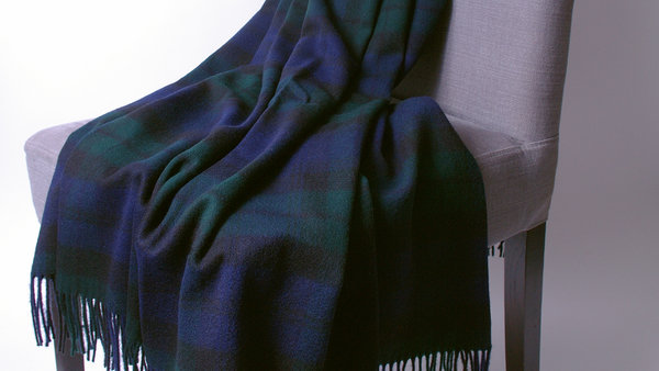 Klassische Wolldecken in Scottenkaros, wie Black Watch, Royal Stewart, Dress Gordon und viele mehr. Selbstverständlich Made in England!