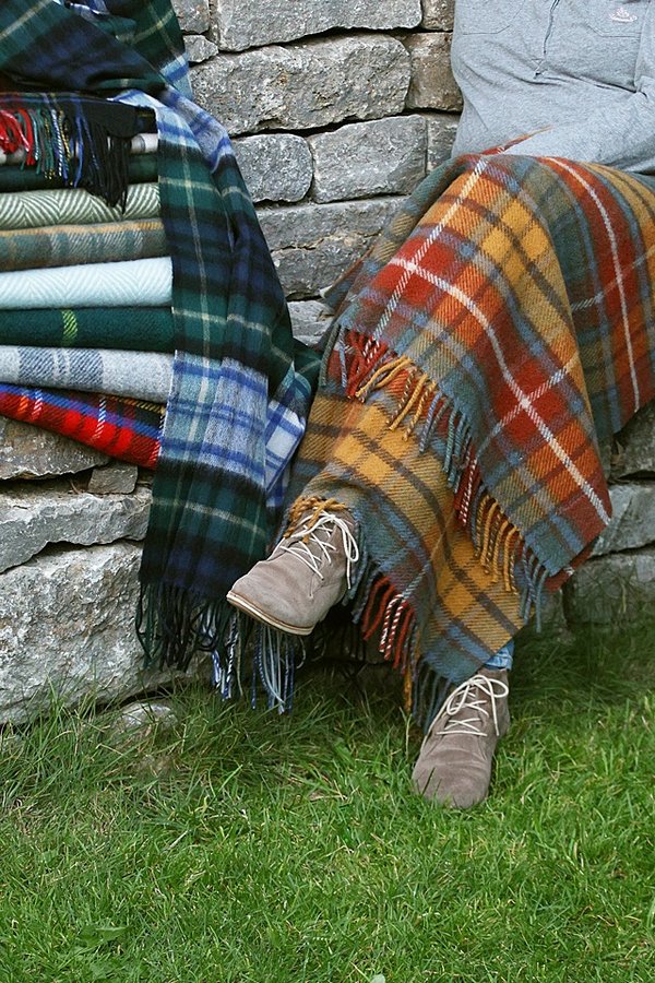 Englische Kniedecken in vielen Tartans und Herringbone-Designs aus feiner Lambswool und reiner Wolle