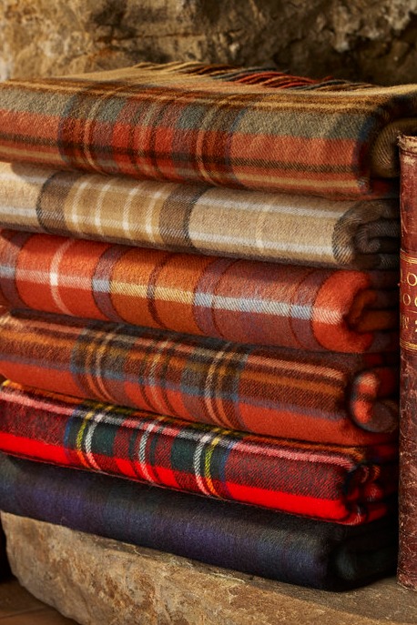 Wolldecken aus feiner Merino-Lambswool in vielen Original Schottenkaros, von Bronte by Moon, made in England