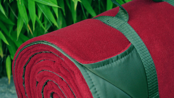 Picknickdecken aus kuscheligem Polarfleece in stilvollen Farbkombinationen
