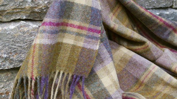 Plaids aus Original Shetlandwolle, gewebt in Nordengland. Wolldecken in den für Shetland so typischen Farben