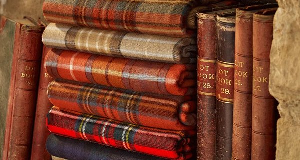 Wolldecken in diversen Schottenkaros aus reiner Merino-Lambswool, gewebt in England von Bronte by Moon