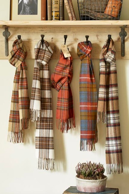 Schals aus Merino Lambswool und Kaschmir in vielen schottischen Tartans